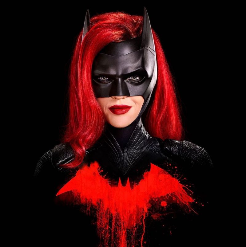 batwoman trailer e fotos revelam estreia da filha de alfred na série