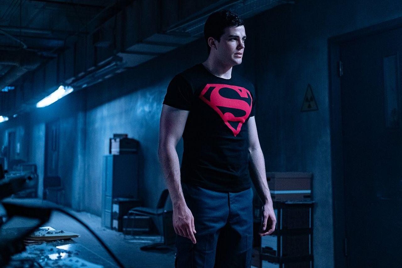 Titãs ganha pôster da segunda temporada com Superboy, Exterminador e  Devastadora 