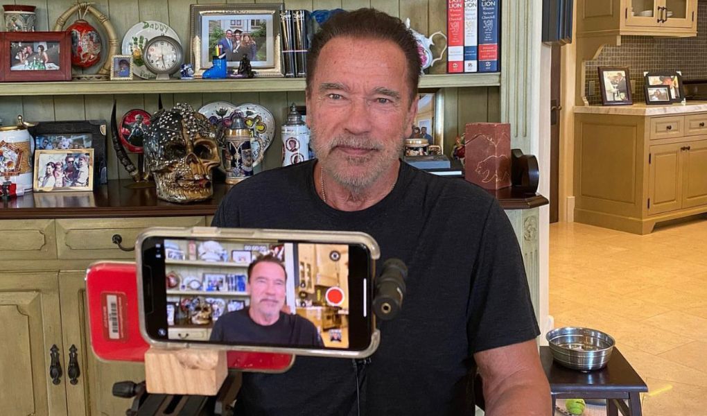 Schwarzenegger assume ter apalpado mulheres