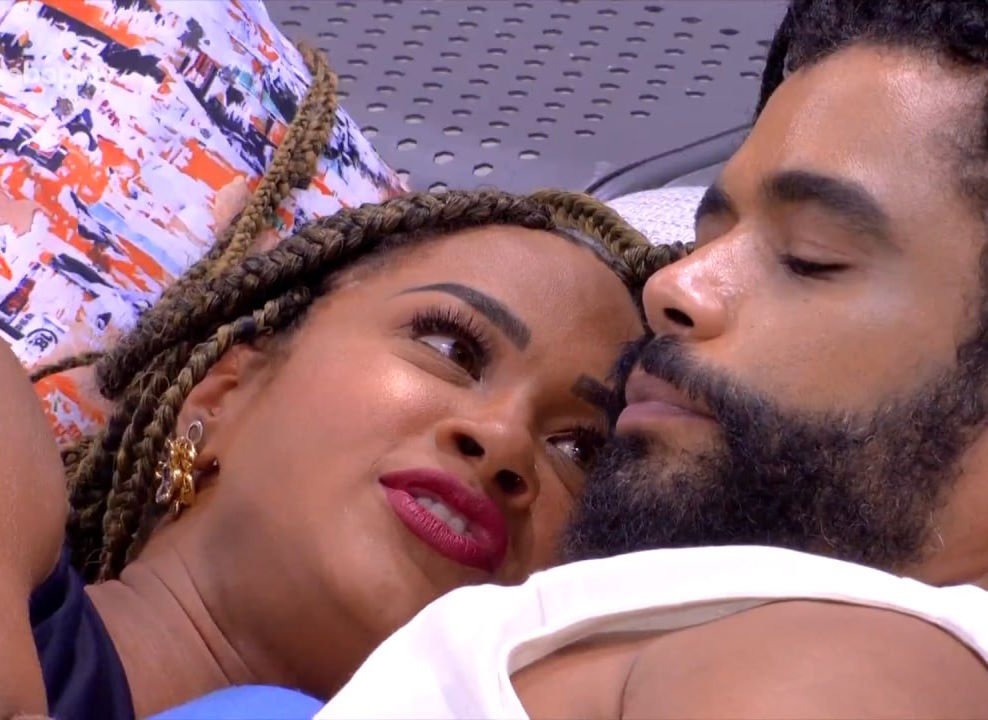 Aline pede beijo de novela para Diogo Almeida no BBB 25