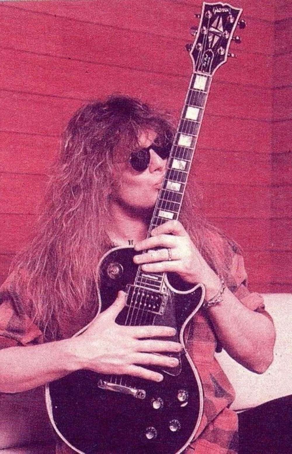 John Sykes, guitarrista do Whitesnake, morre aos 65 anos