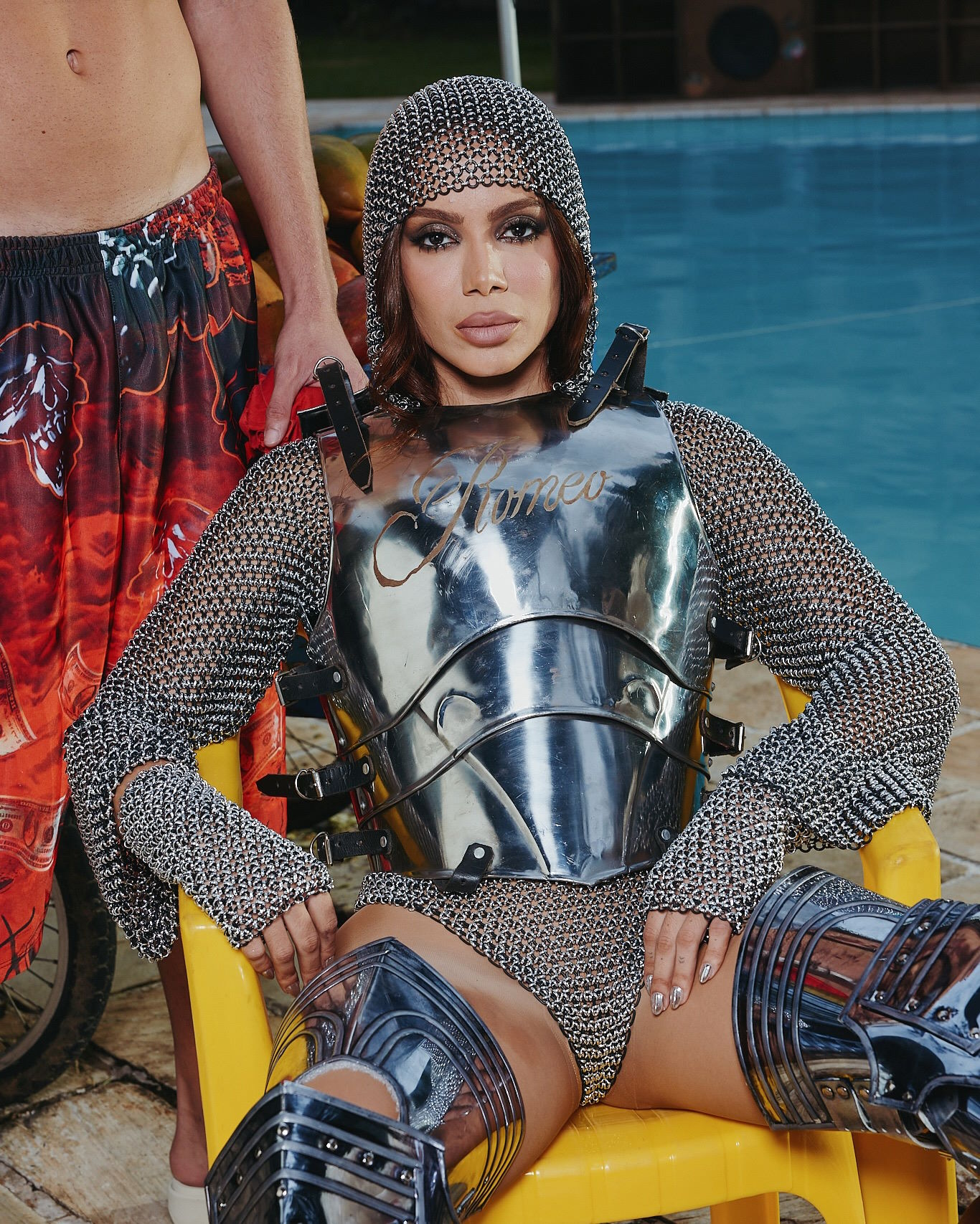 Anitta lança nova música com clipe inspirado em “Romeu + Julieta”