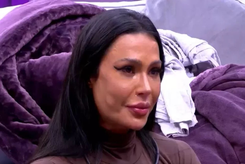 Gracyanne Barbosa se emociona no Quarto Secreto do BBB 25