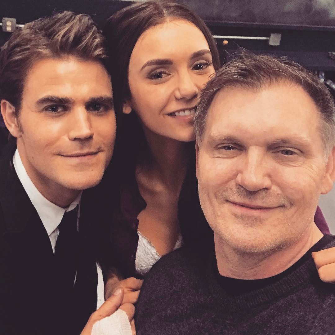 Instagram registra Nina Dobrev no set de The Vampire Diaries