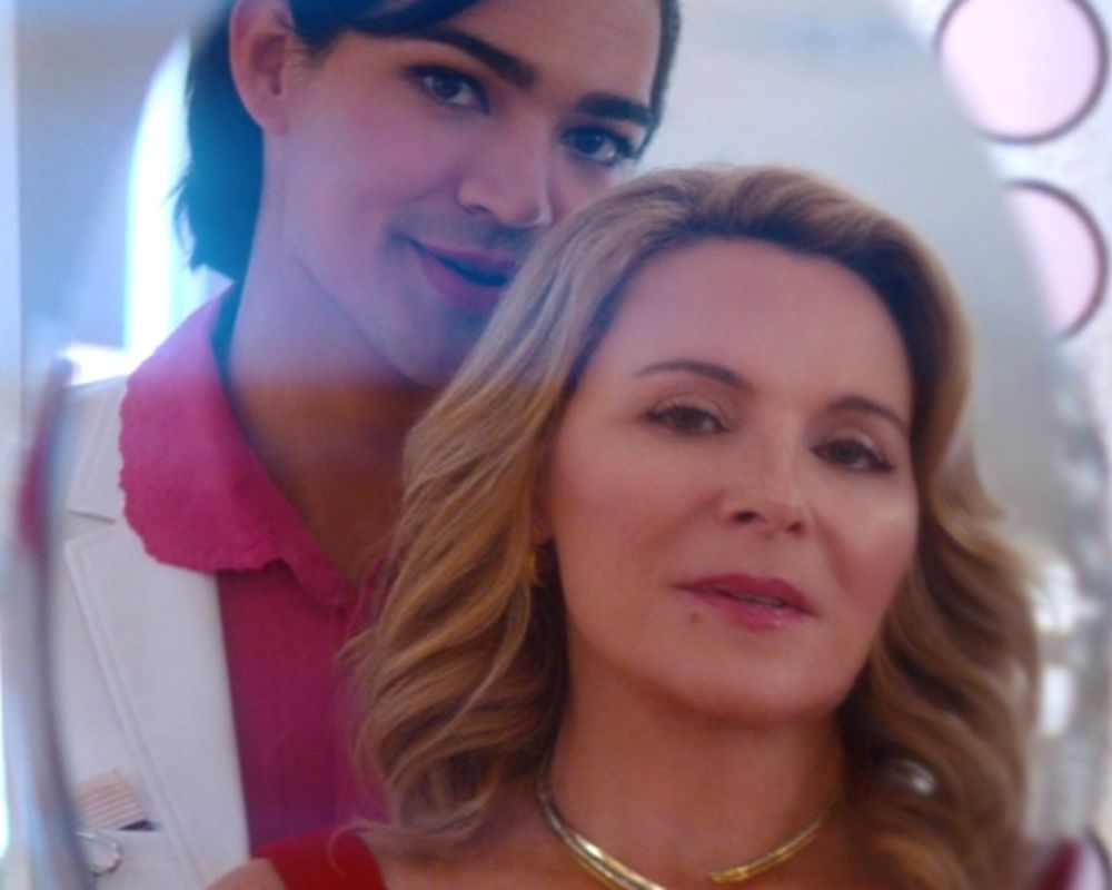 Glamorous: Kim Cattrall Comanda Império De Maquiagens Em Trailer De ...