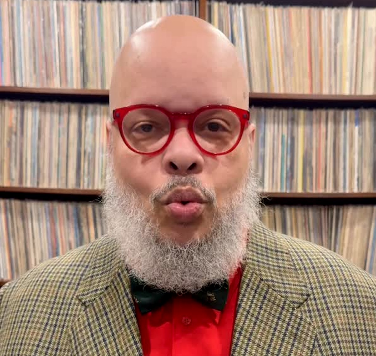 Ed Motta admite descontrole após vídeo com arremesso de cadeira em ...