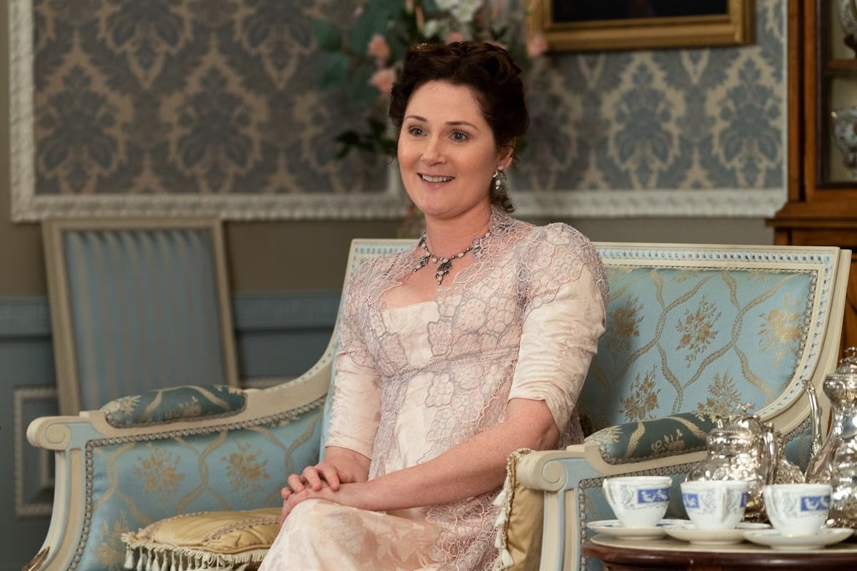 Netflix anuncia nova minissérie derivada de Bridgerton focada na juventude de Lady Violet