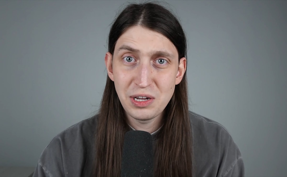 Felca volta ao YouTube após sete meses e revela diagnóstico de fobia social