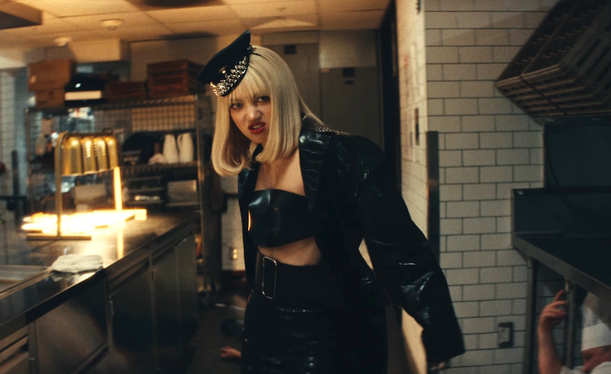 Lisa, do BLACKPINK, lança clipe inspirado em Tarantino e divulga EP