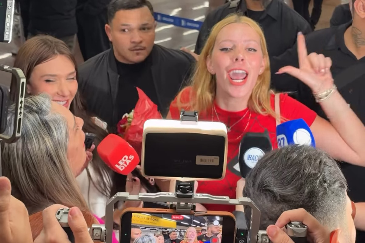 Influenciadora brasileira presa no Egito desembarca em São Paulo