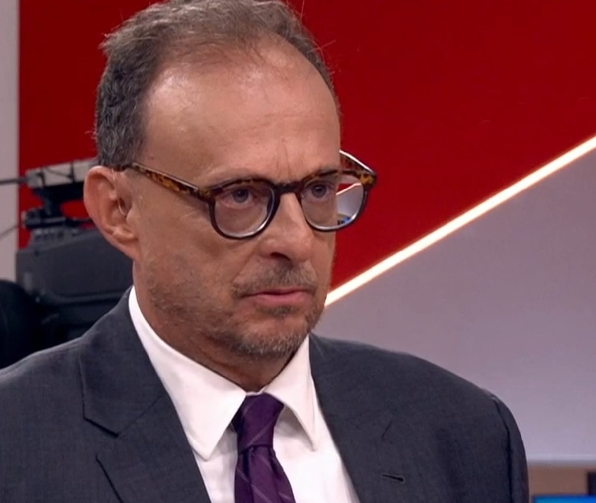 Octavio Guedes critica carta de Flávio Bolsonaro e questiona saída do país
