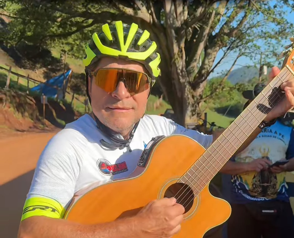Cantor Daniel faz peregrinação de bicicleta de 300 quilômetros rumo a Aparecida